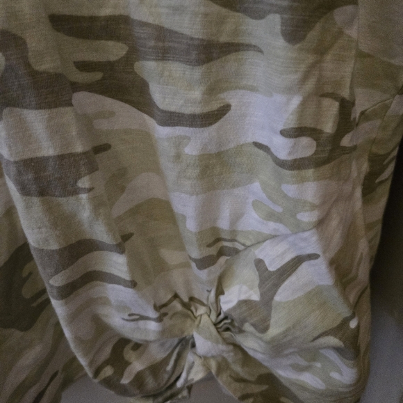 Cold Shoulder Ruched Top Euc...2x - Picture 2 of 4